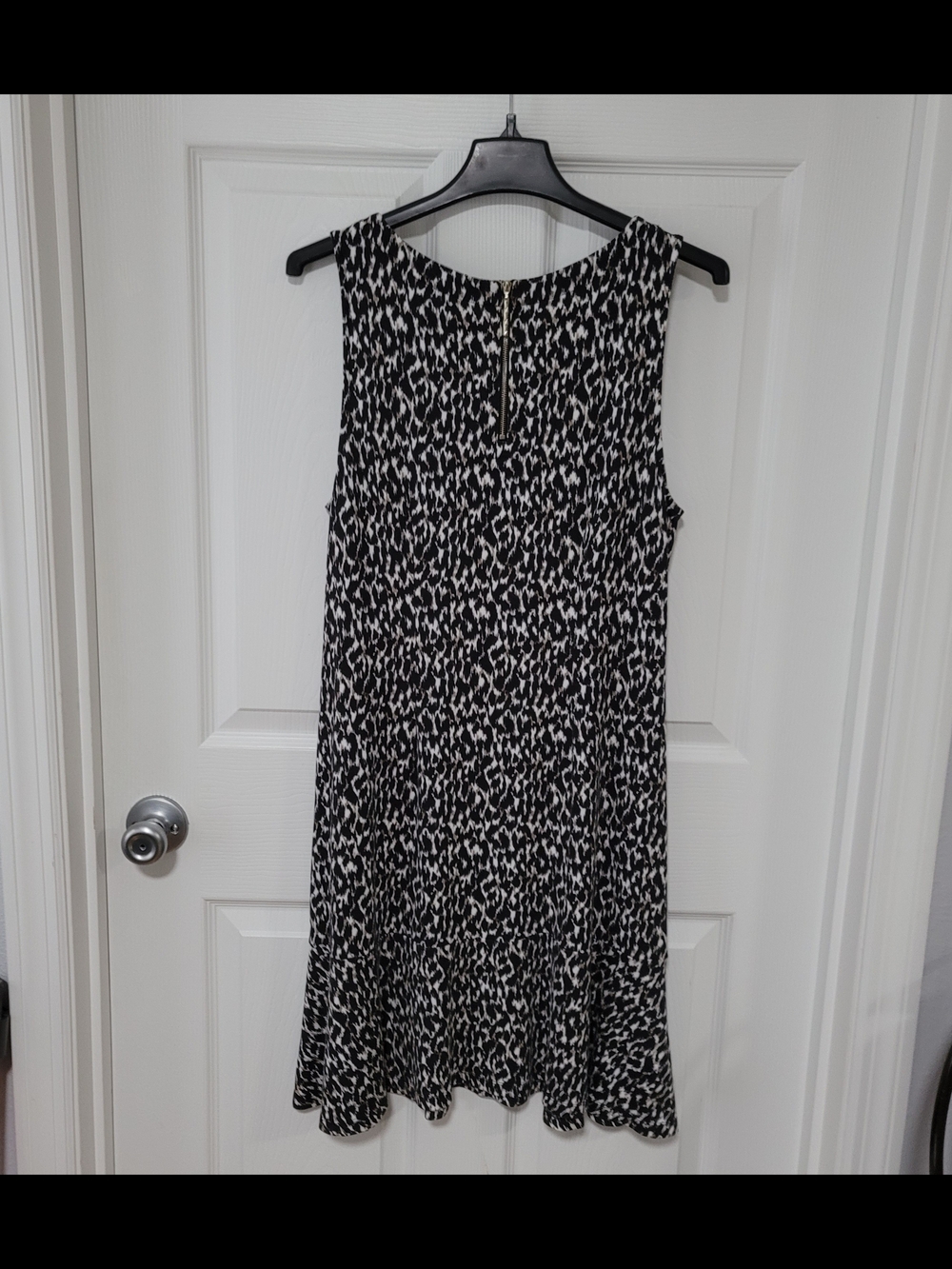 Tommy Bahama Black & White Animal Print Sleeveless Shift Dress With Flounce - Lg